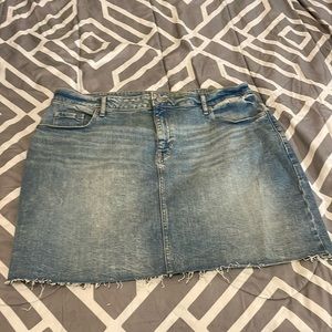 Old Navy Denim Faded Fringe Jean Skirt size 18 NWOT